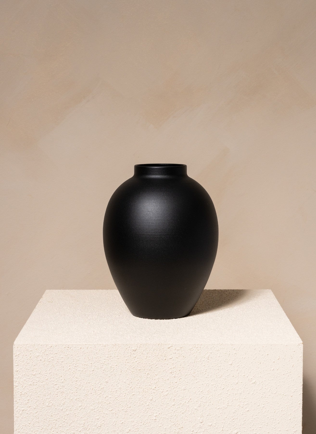 Aura Vase - Matte Black