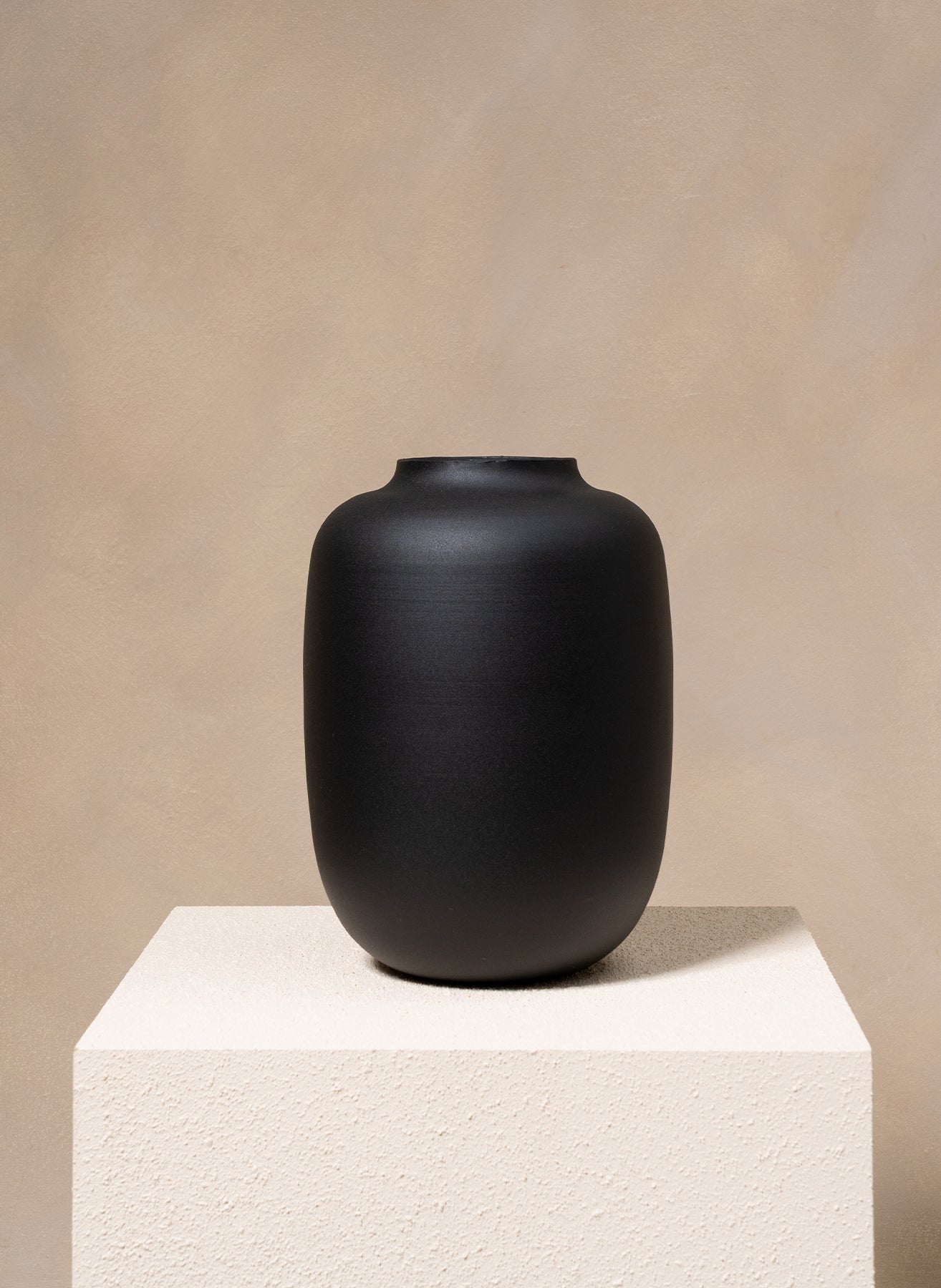 Nola Vase XL - Matte Black