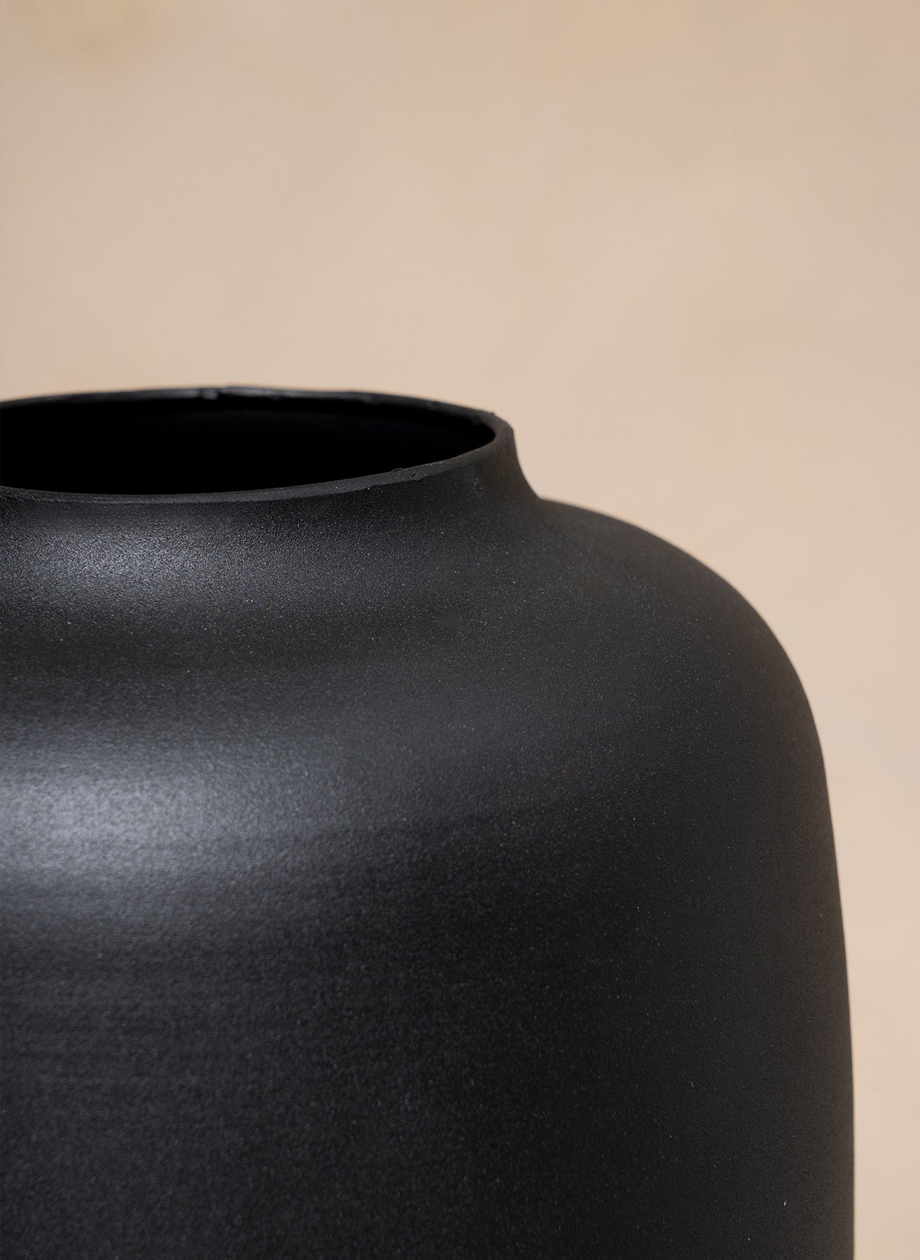 Nola Vase XL - Matte Black