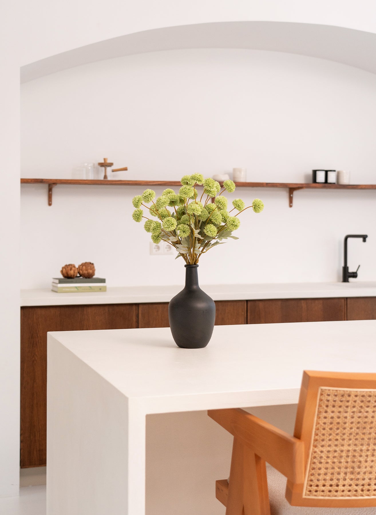 Balloon Vase - Matte Black