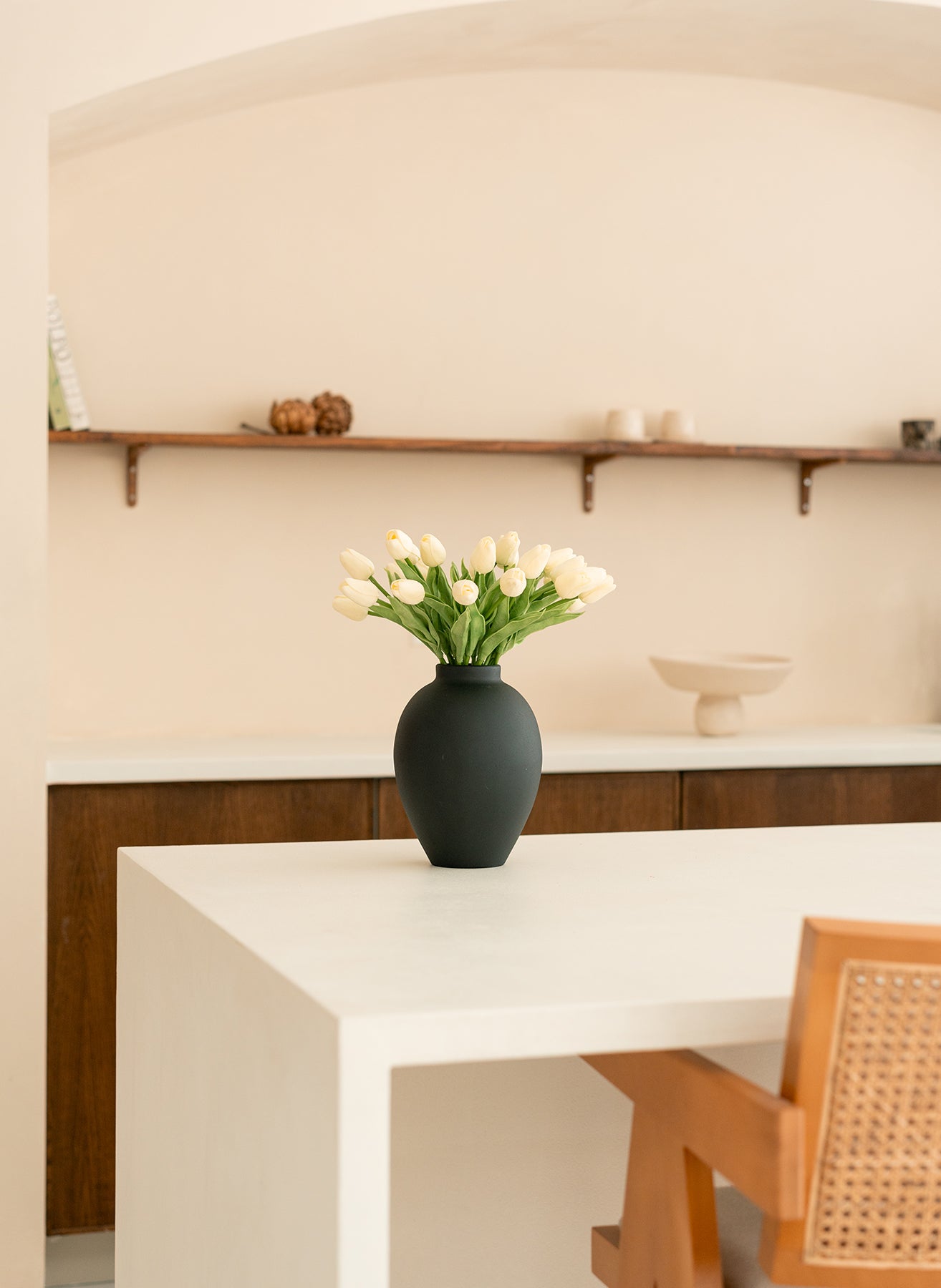 Aura Vase - Matte Black