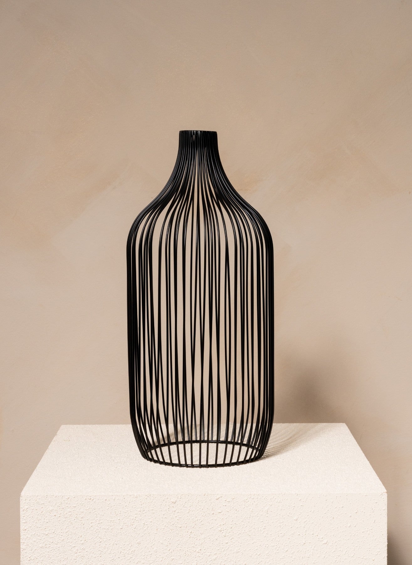 Diva Vase - Black
