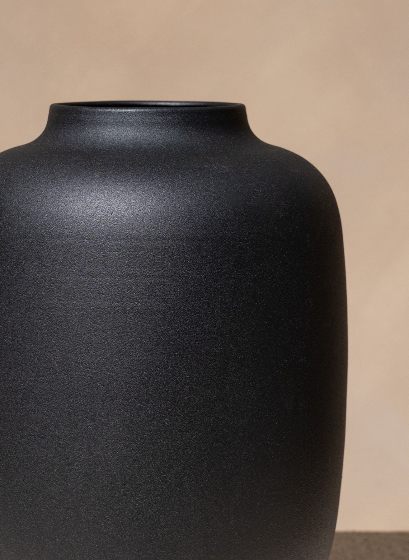 Nola Vase - Matte Black